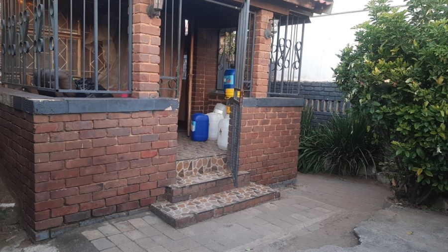 5 Bedroom Property for Sale in Glenesk Gauteng