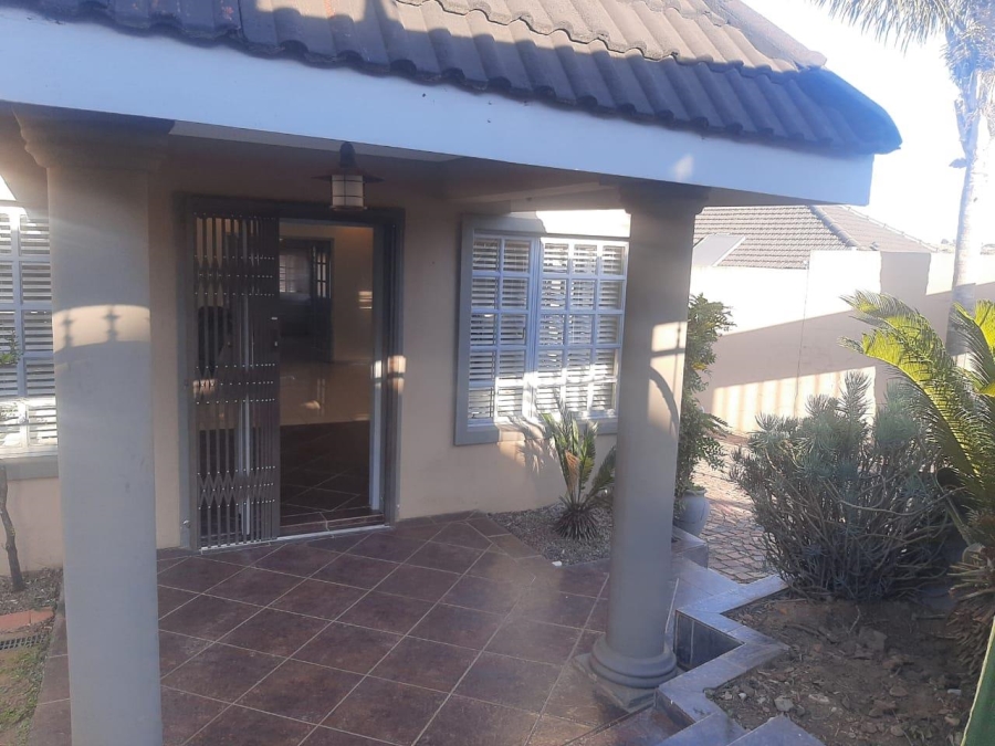 4 Bedroom Property for Sale in Linmeyer Gauteng