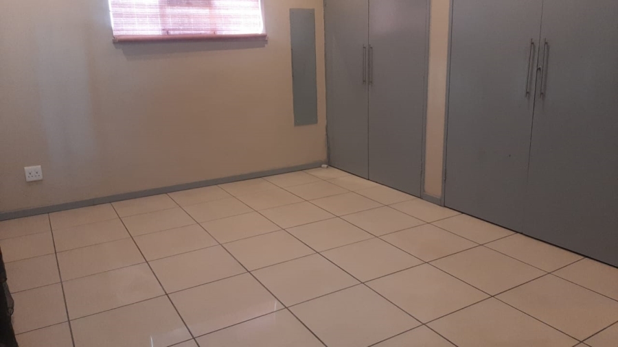 4 Bedroom Property for Sale in Linmeyer Gauteng