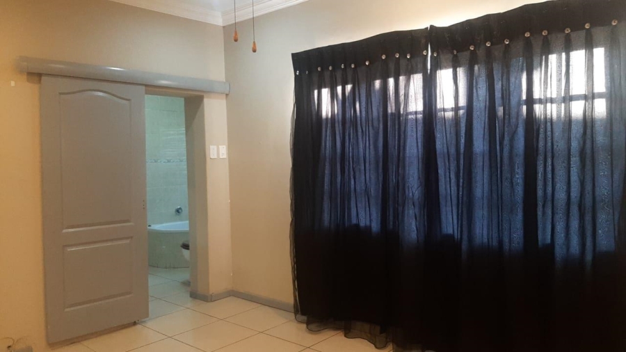 4 Bedroom Property for Sale in Linmeyer Gauteng
