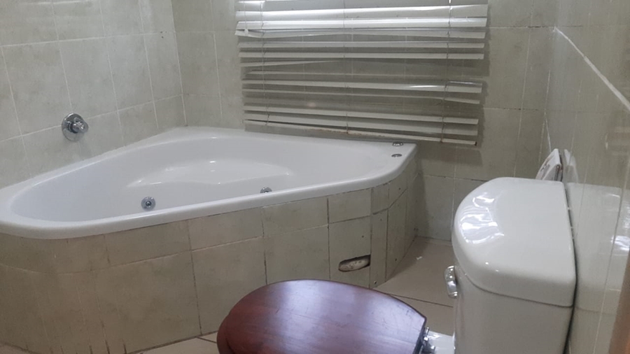 4 Bedroom Property for Sale in Linmeyer Gauteng