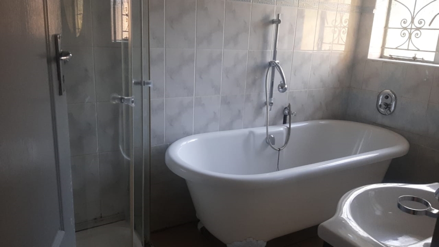 4 Bedroom Property for Sale in Linmeyer Gauteng