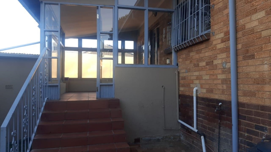 4 Bedroom Property for Sale in Linmeyer Gauteng