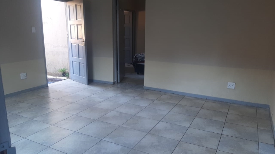 4 Bedroom Property for Sale in Linmeyer Gauteng