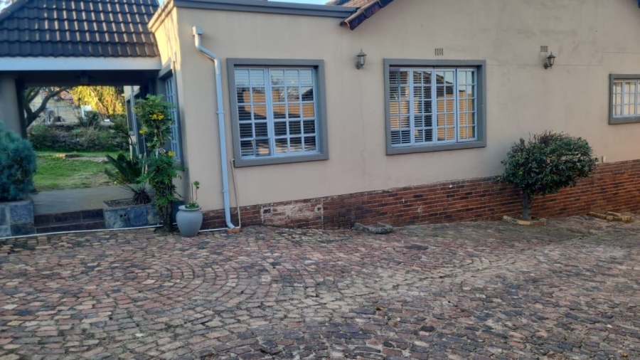 4 Bedroom Property for Sale in Linmeyer Gauteng