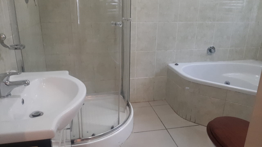 4 Bedroom Property for Sale in Linmeyer Gauteng