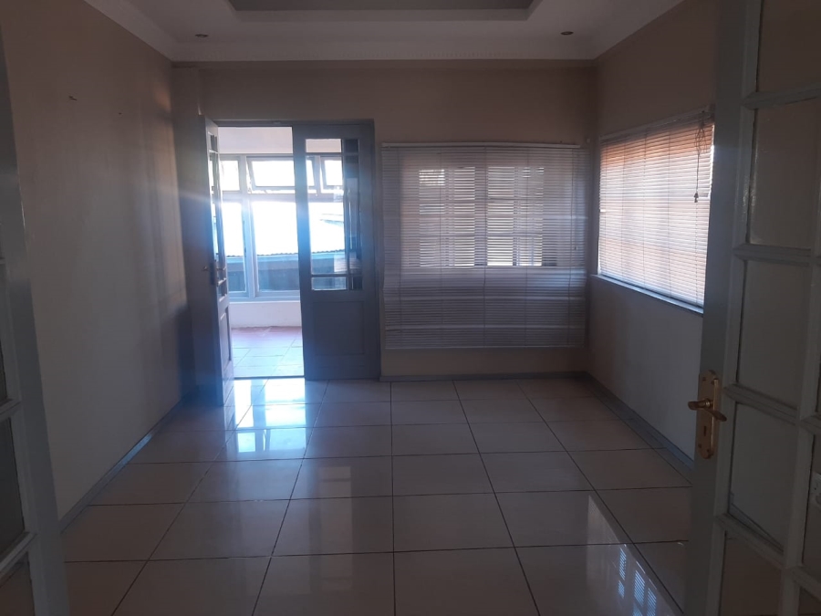 4 Bedroom Property for Sale in Linmeyer Gauteng