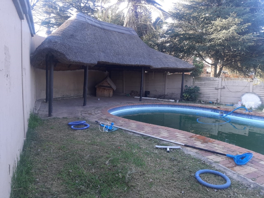 4 Bedroom Property for Sale in Linmeyer Gauteng