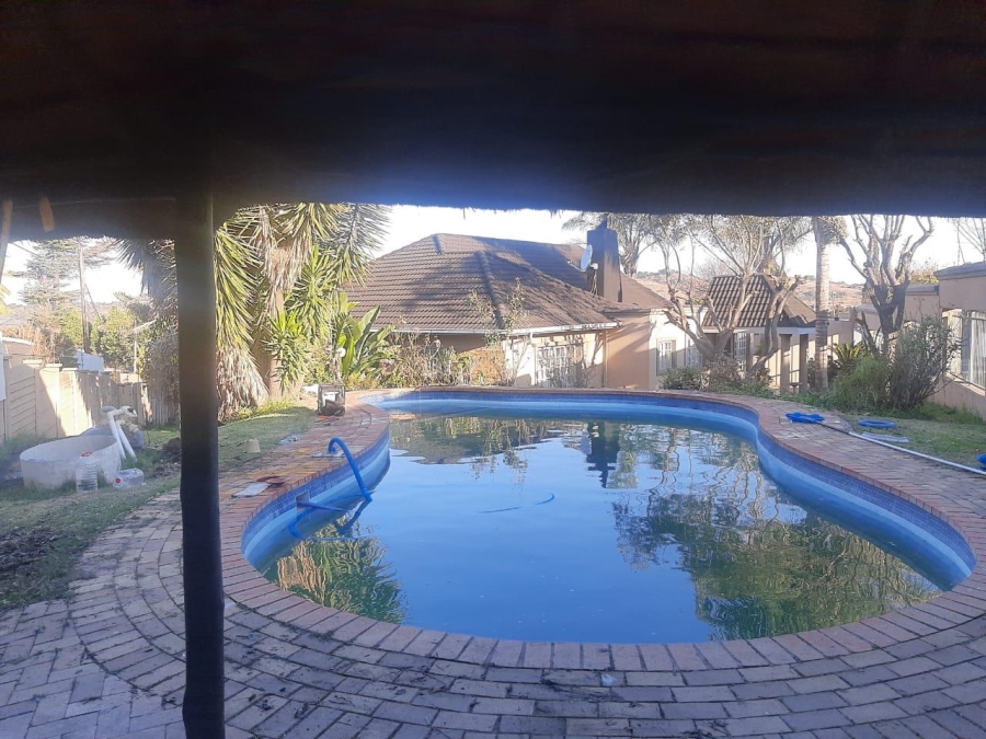 4 Bedroom Property for Sale in Linmeyer Gauteng