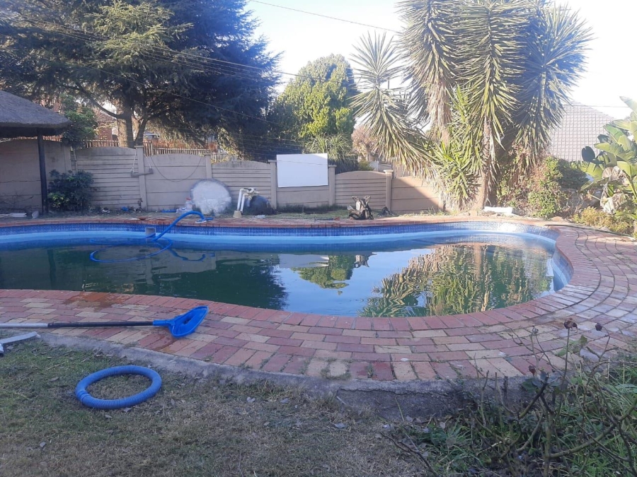 4 Bedroom Property for Sale in Linmeyer Gauteng