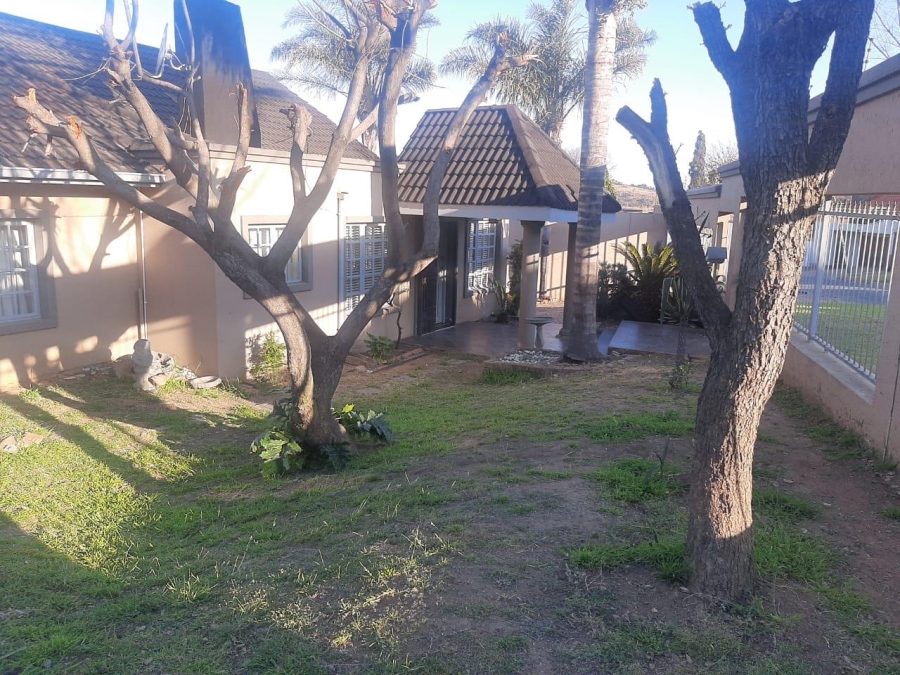 4 Bedroom Property for Sale in Linmeyer Gauteng