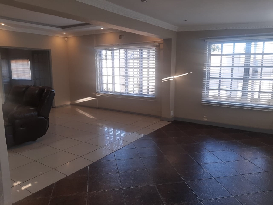4 Bedroom Property for Sale in Linmeyer Gauteng