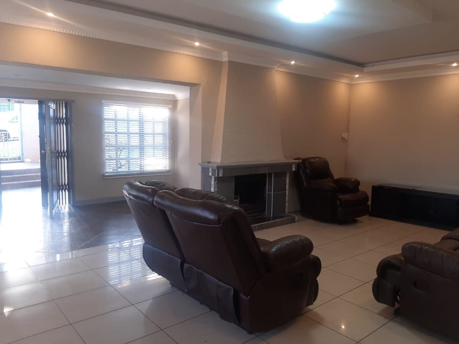 4 Bedroom Property for Sale in Linmeyer Gauteng