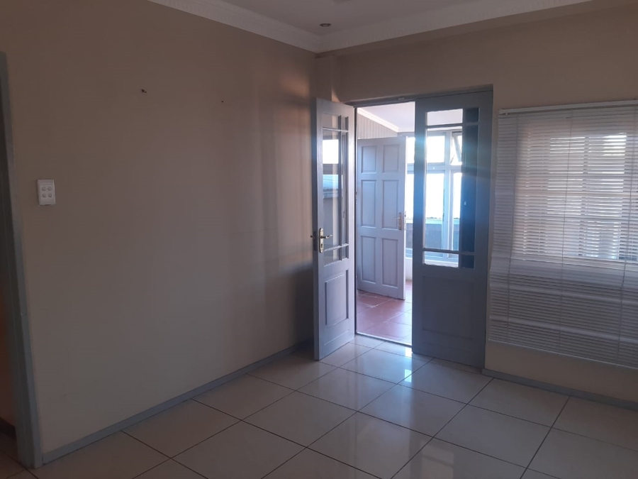 4 Bedroom Property for Sale in Linmeyer Gauteng
