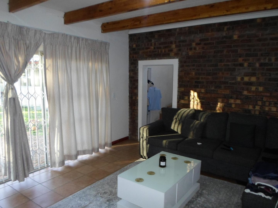 To Let 4 Bedroom Property for Rent in Mulbarton Gauteng