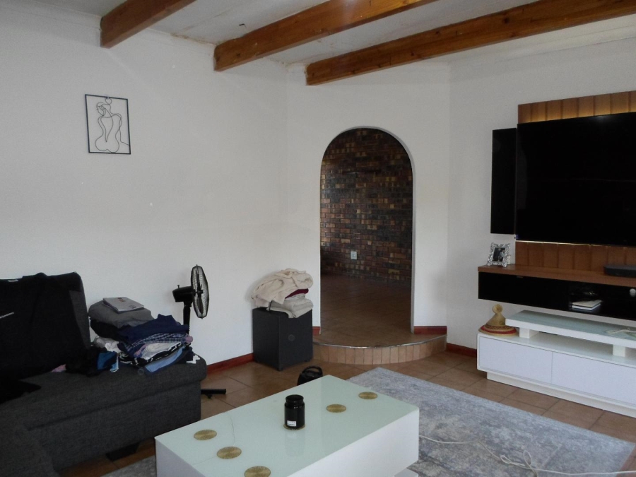 To Let 4 Bedroom Property for Rent in Mulbarton Gauteng