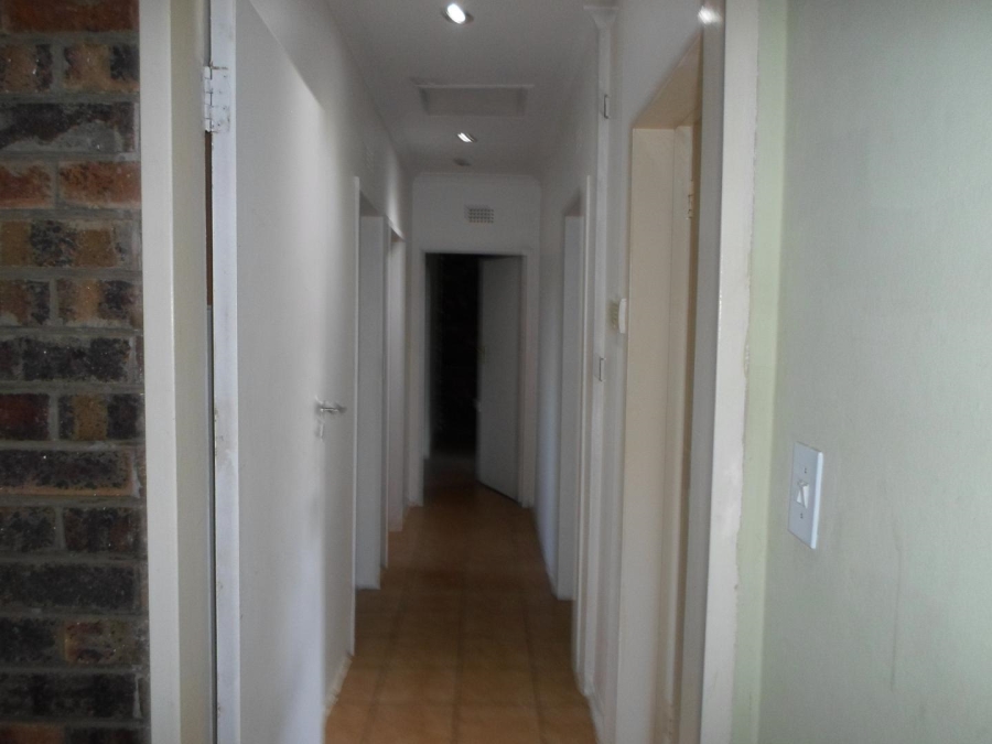 To Let 4 Bedroom Property for Rent in Mulbarton Gauteng