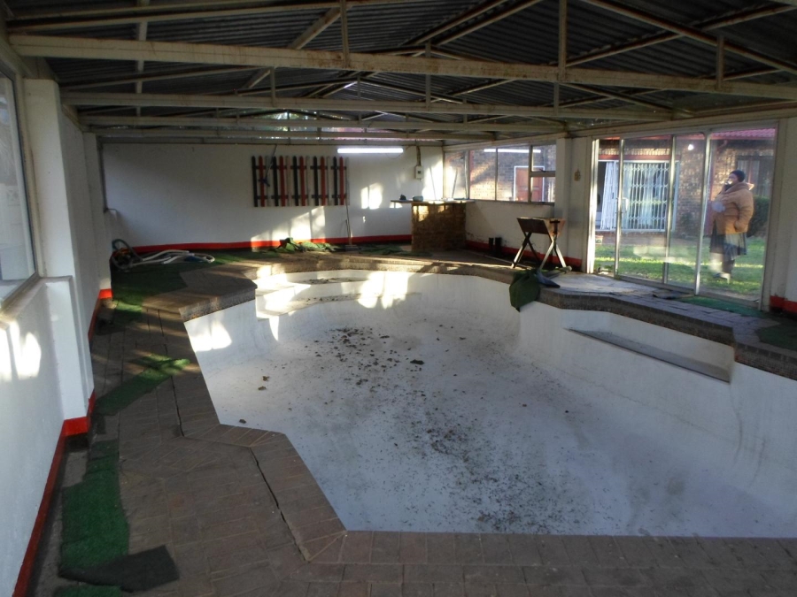 To Let 4 Bedroom Property for Rent in Mulbarton Gauteng
