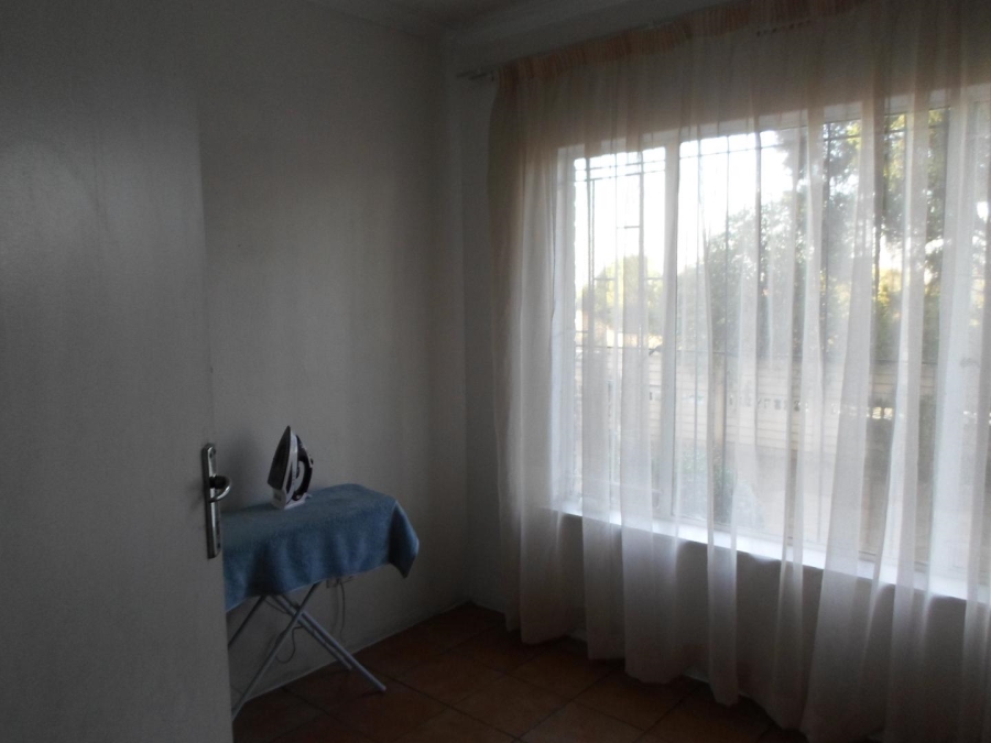 To Let 4 Bedroom Property for Rent in Mulbarton Gauteng