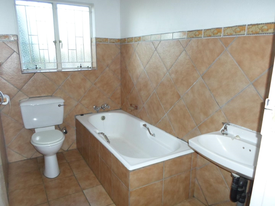 To Let 4 Bedroom Property for Rent in Mulbarton Gauteng