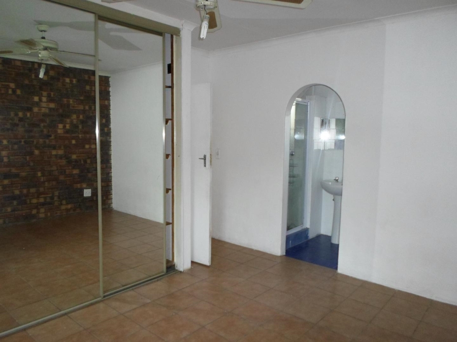 To Let 4 Bedroom Property for Rent in Mulbarton Gauteng