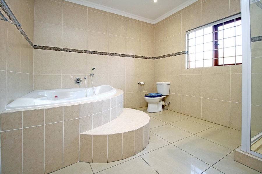 7 Bedroom Property for Sale in Glenhazel Gauteng
