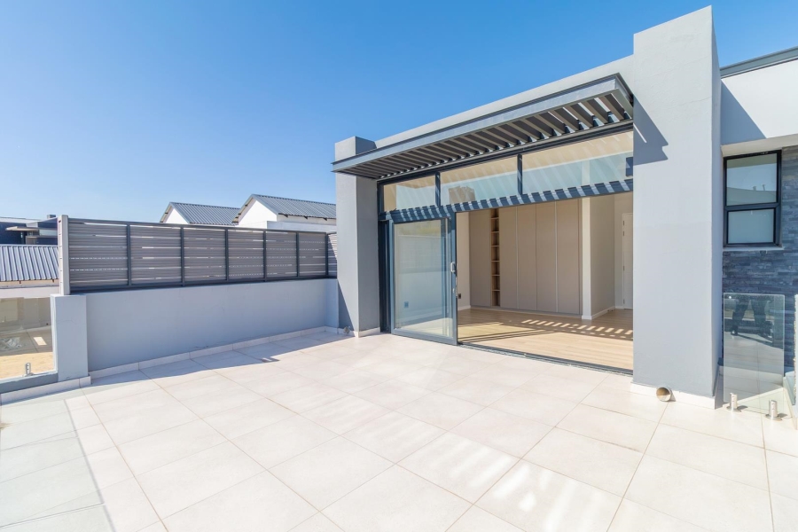 To Let 6 Bedroom Property for Rent in Waterfall Country Estate Gauteng