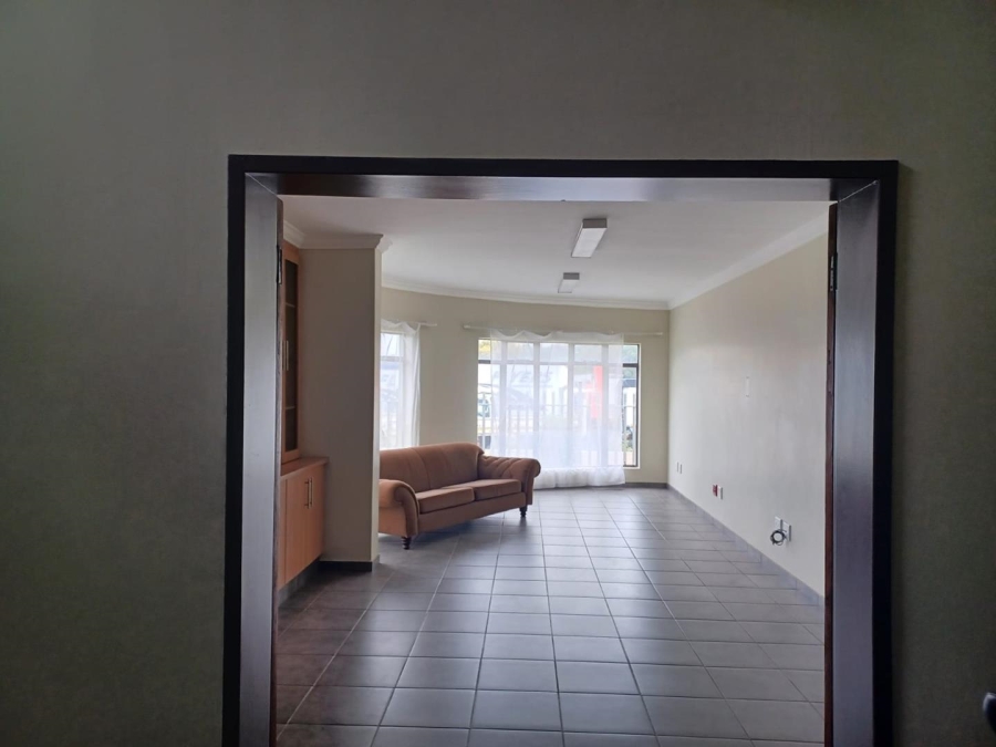 To Let 4 Bedroom Property for Rent in Albemarle Gauteng