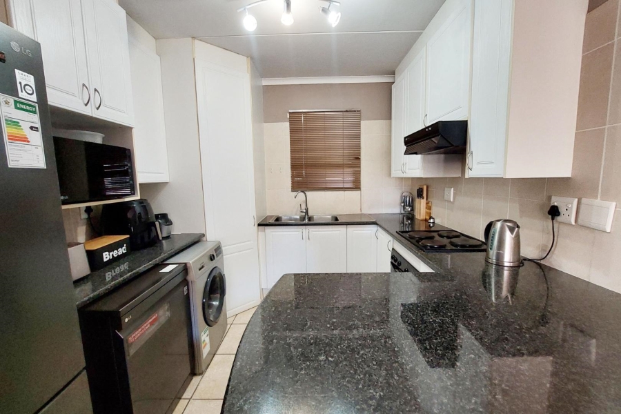 To Let 2 Bedroom Property for Rent in Sunninghill Gauteng