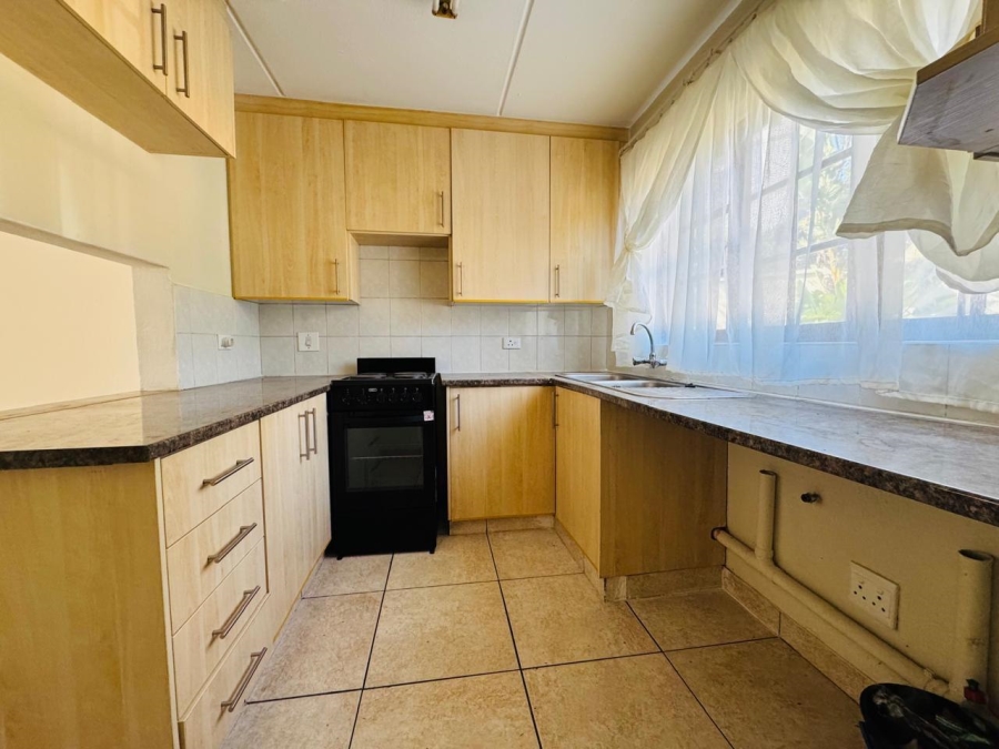To Let 2 Bedroom Property for Rent in Benmore Gardens Gauteng
