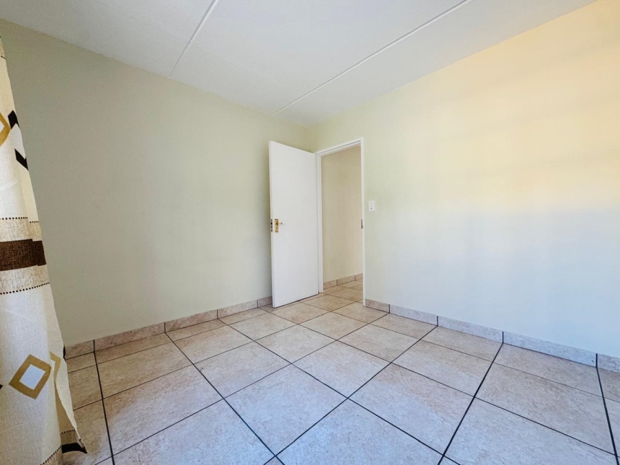To Let 2 Bedroom Property for Rent in Benmore Gardens Gauteng