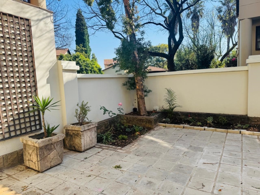To Let 2 Bedroom Property for Rent in Benmore Gardens Gauteng