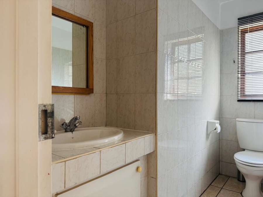 To Let 2 Bedroom Property for Rent in Benmore Gardens Gauteng