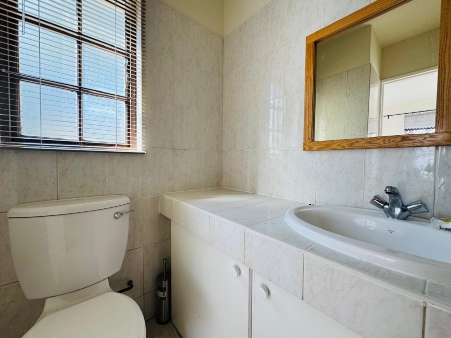 To Let 2 Bedroom Property for Rent in Benmore Gardens Gauteng