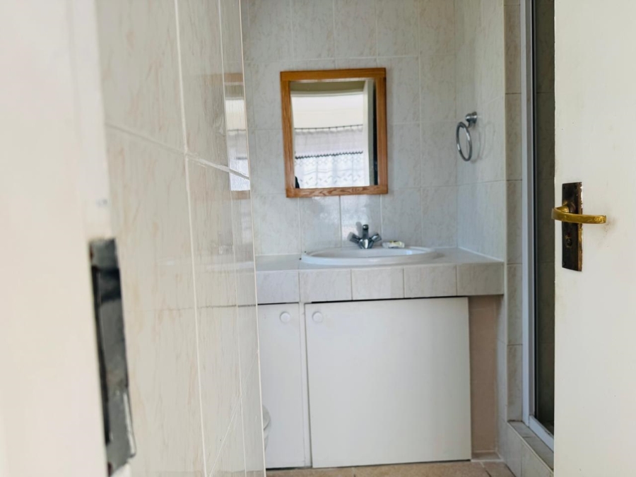 To Let 2 Bedroom Property for Rent in Benmore Gardens Gauteng