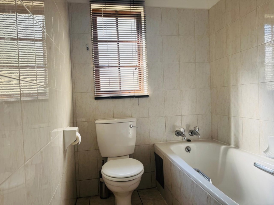 To Let 2 Bedroom Property for Rent in Benmore Gardens Gauteng