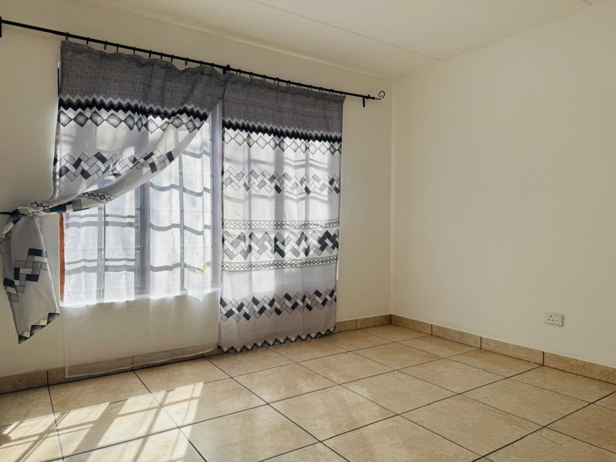 To Let 2 Bedroom Property for Rent in Benmore Gardens Gauteng