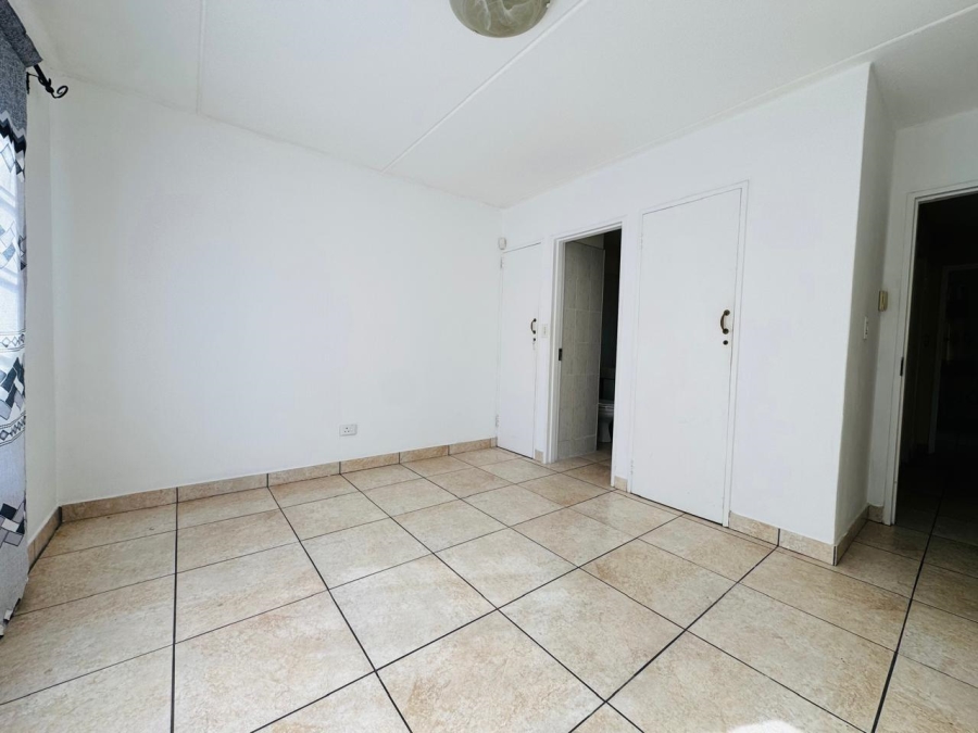 To Let 2 Bedroom Property for Rent in Benmore Gardens Gauteng