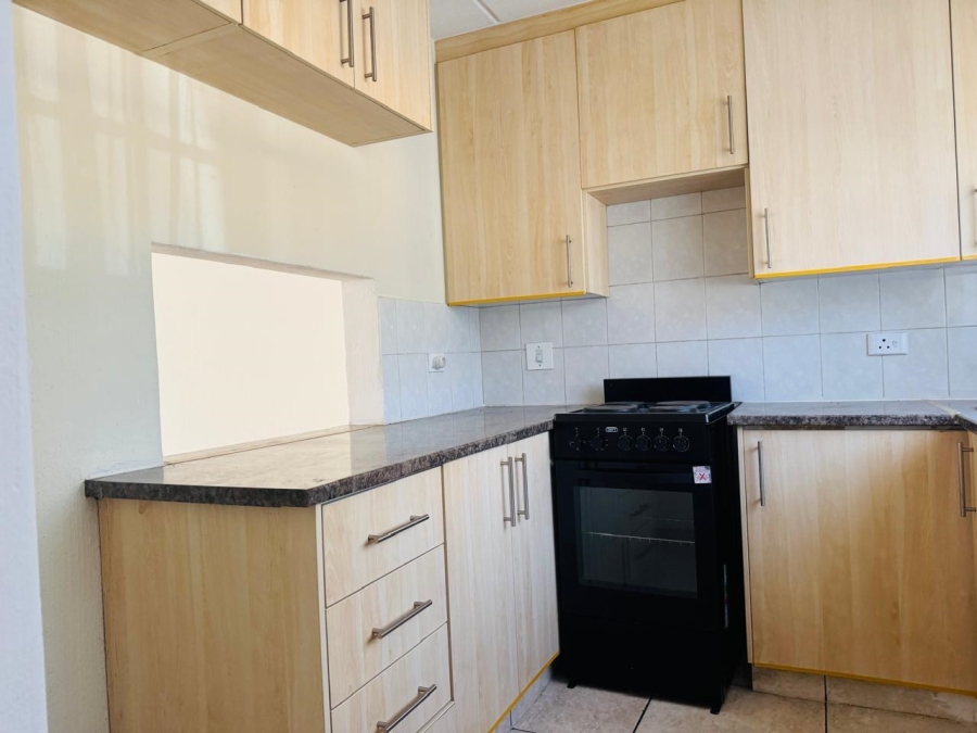 To Let 2 Bedroom Property for Rent in Benmore Gardens Gauteng