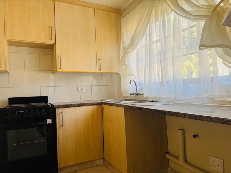 To Let 2 Bedroom Property for Rent in Benmore Gardens Gauteng