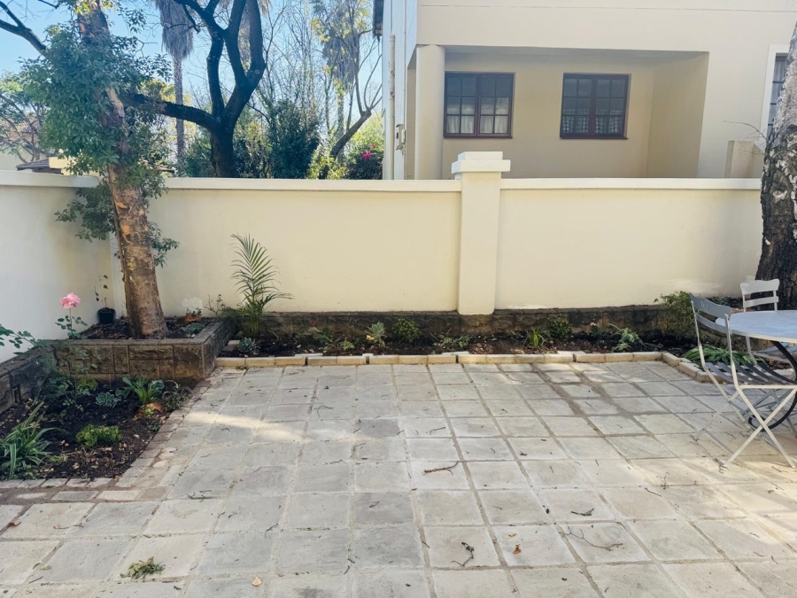To Let 2 Bedroom Property for Rent in Benmore Gardens Gauteng