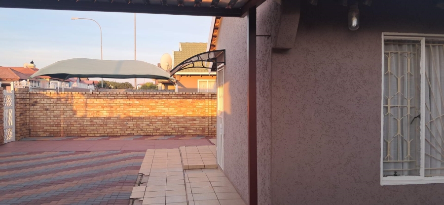 3 Bedroom Property for Sale in Mabopane Unit X Gauteng