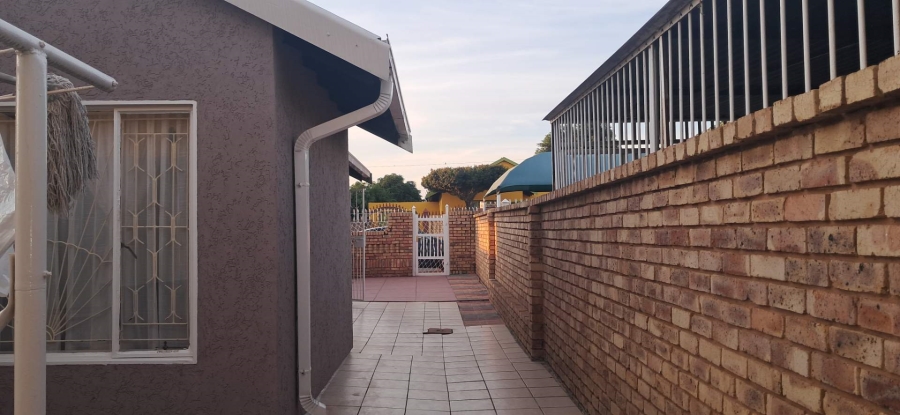 3 Bedroom Property for Sale in Mabopane Unit X Gauteng