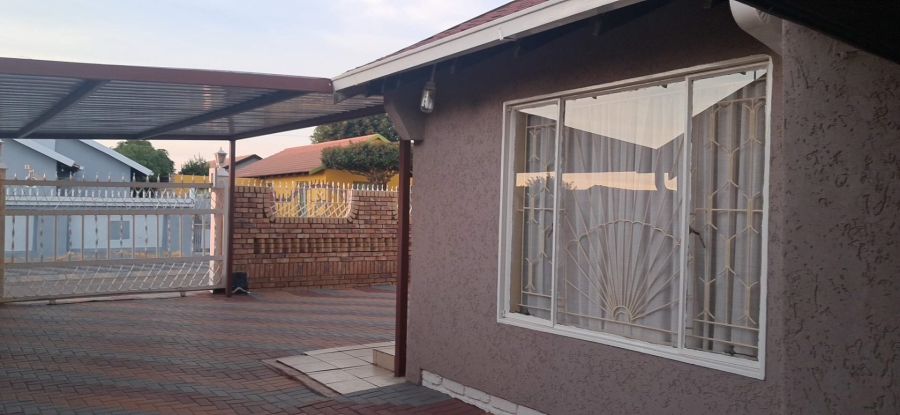 3 Bedroom Property for Sale in Mabopane Unit X Gauteng