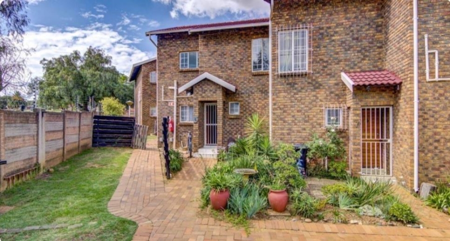 2 Bedroom Property for Sale in Van Riebeeck Park Gauteng