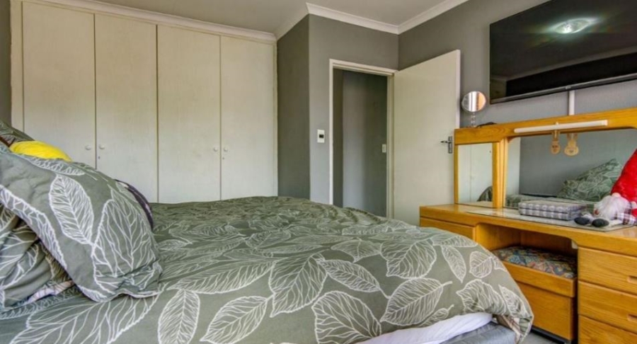 2 Bedroom Property for Sale in Van Riebeeck Park Gauteng