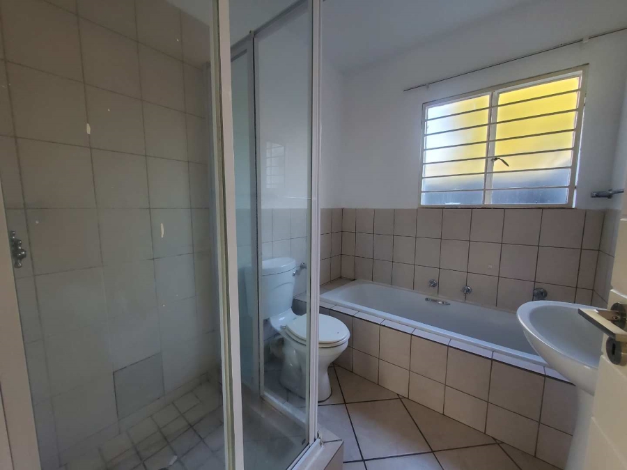 2 Bedroom Property for Sale in Willowbrook Gauteng
