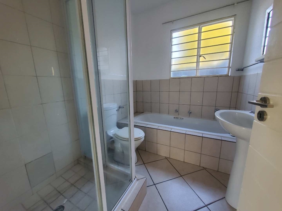 2 Bedroom Property for Sale in Willowbrook Gauteng