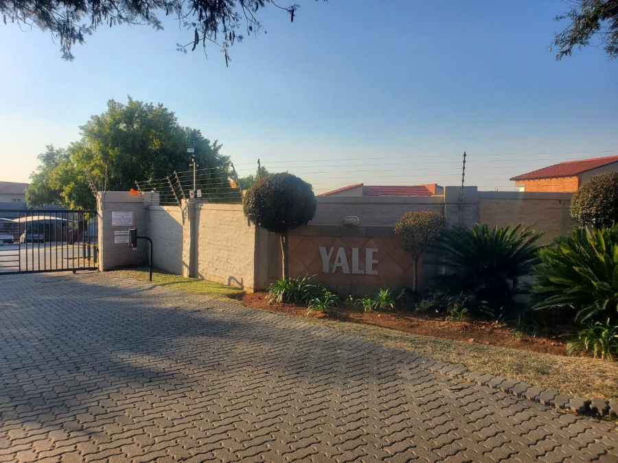 2 Bedroom Property for Sale in Willowbrook Gauteng