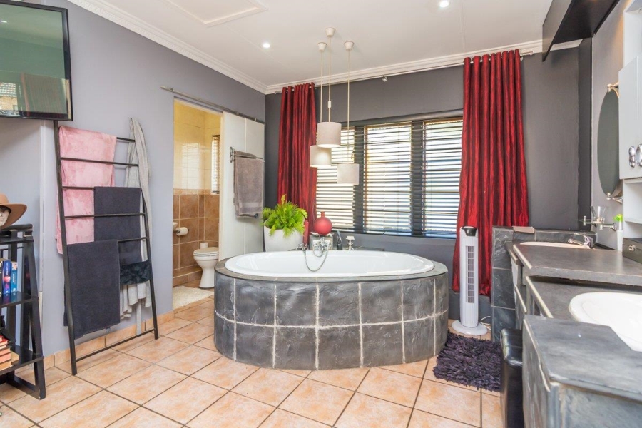 3 Bedroom Property for Sale in Ruimsig A H Gauteng